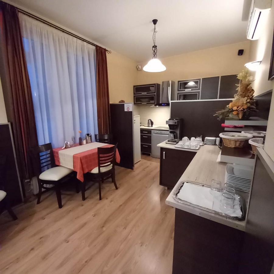 Hotel Kata Panzio Oroszlány Exteriér fotografie