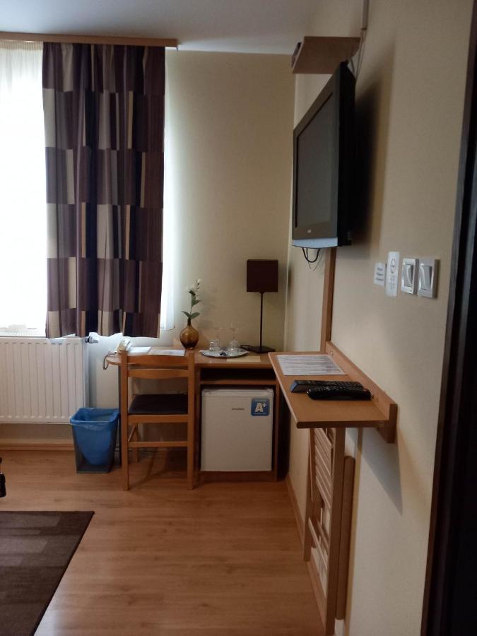 Hotel Kata Panzio Oroszlány Exteriér fotografie