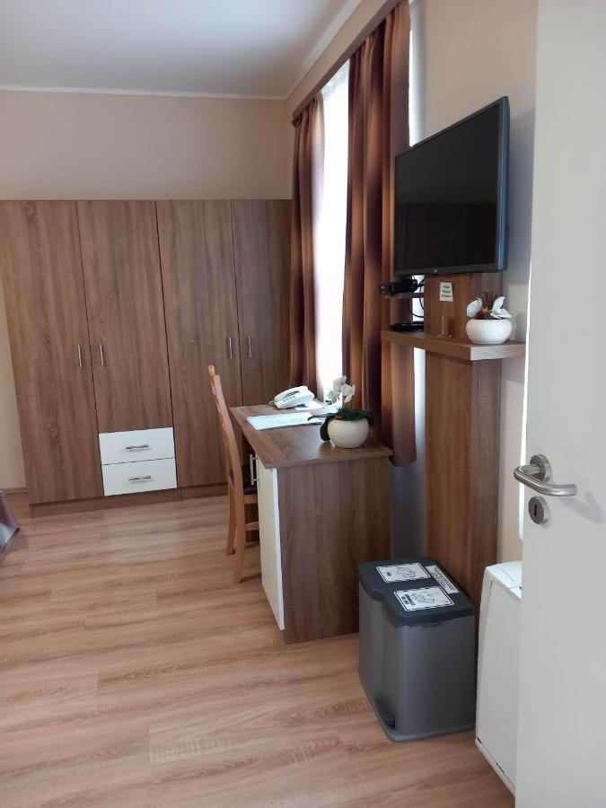 Hotel Kata Panzio Oroszlány Exteriér fotografie