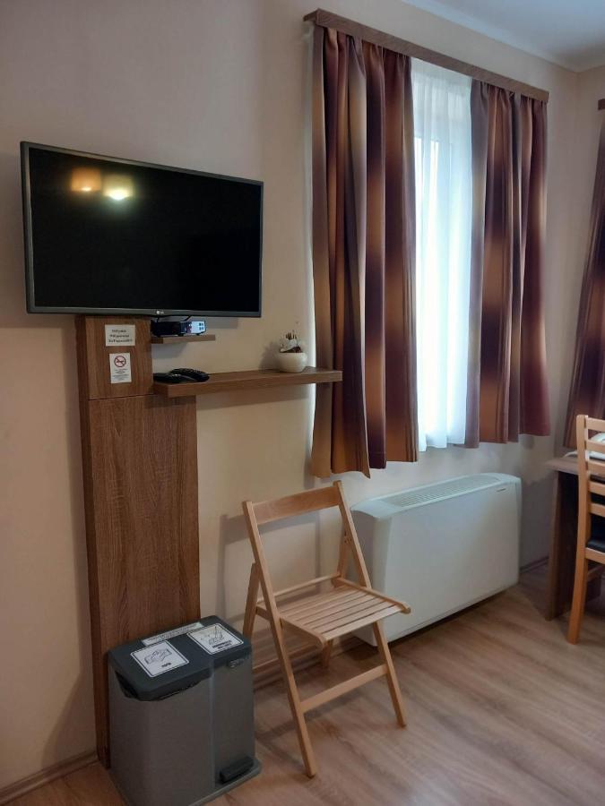 Hotel Kata Panzio Oroszlány Exteriér fotografie