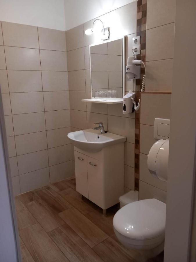 Hotel Kata Panzio Oroszlány Exteriér fotografie