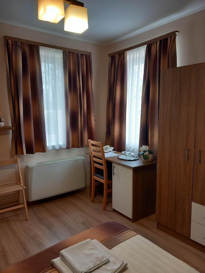Hotel Kata Panzio Oroszlány Exteriér fotografie