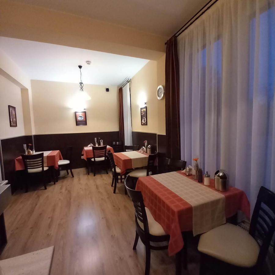 Hotel Kata Panzio Oroszlány Exteriér fotografie